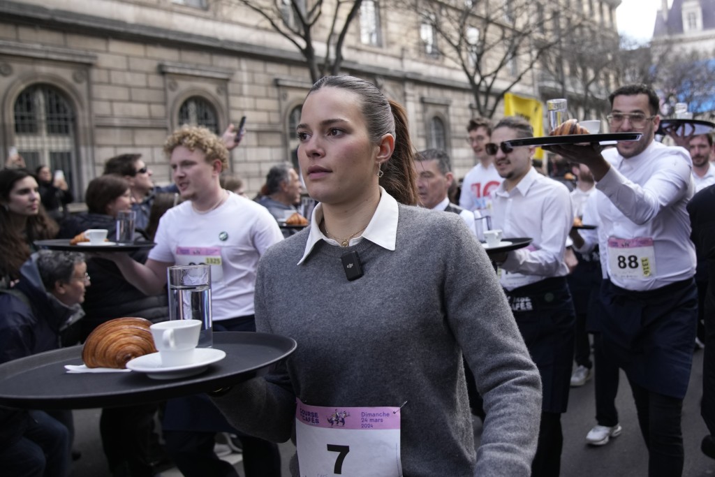 巴黎的「咖啡廳賽跑」很特別有趣。　美聯社