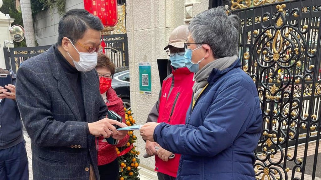 陳積志（左）希望市民同心抗疫。FB圖片