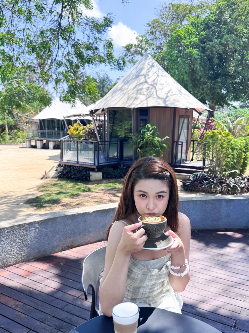 江嘉敏被網民截圖炮轟「綠茶味濃」兼炫富，幽默地回應「綠茶養生」。