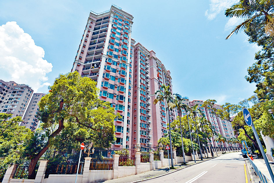 寶馬山花園7座中層C室，845方呎，連租約以1720萬易手。