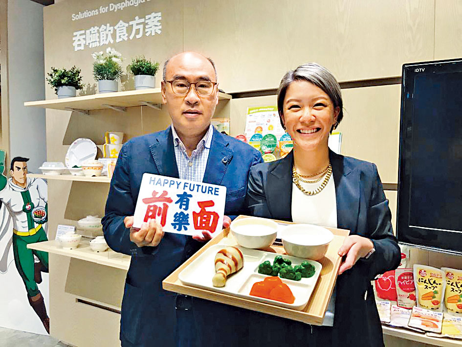 ■社企創辦人文慧妍再度參加「後50．實習生計畫」，聘用退休人士Davy(左)。