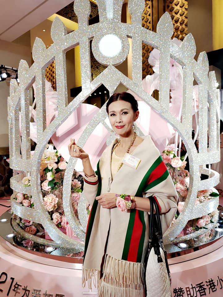 麥翠嫻於1987年被馮美基、劉天賜等挖角到TVB，獲邱德根調高薪酬挽留。