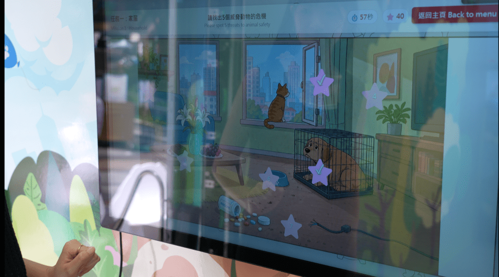宣傳車內設有互動遊戲，圖為找錯處，考驗參與者對飼養動物的認識等。