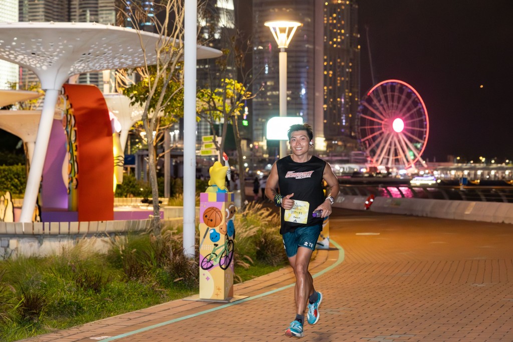 Wings for Life World Run 的香港 App Run 在灣仔海濱長廊舉行。公關圖片 Wings for Life World Run 的香港 App Run 在灣仔海濱長廊舉行。公關圖片