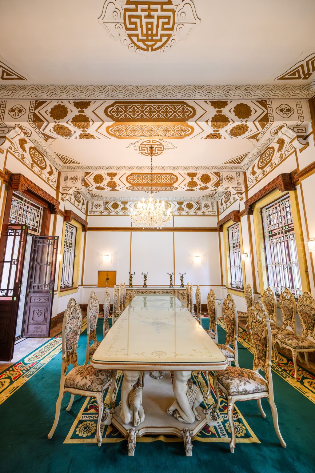 大宅內的西式飯廳。甯漢豪網誌