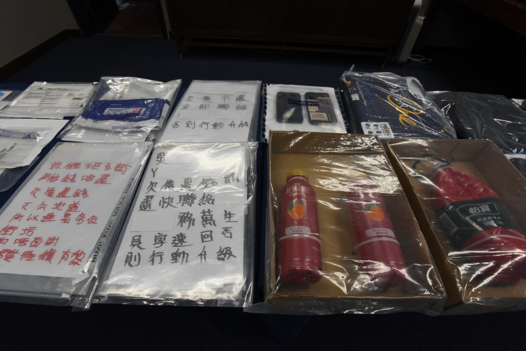 警方展示所得證物。黃文威攝