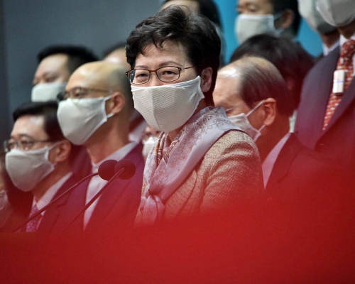 行政長官林鄭月娥見記者。