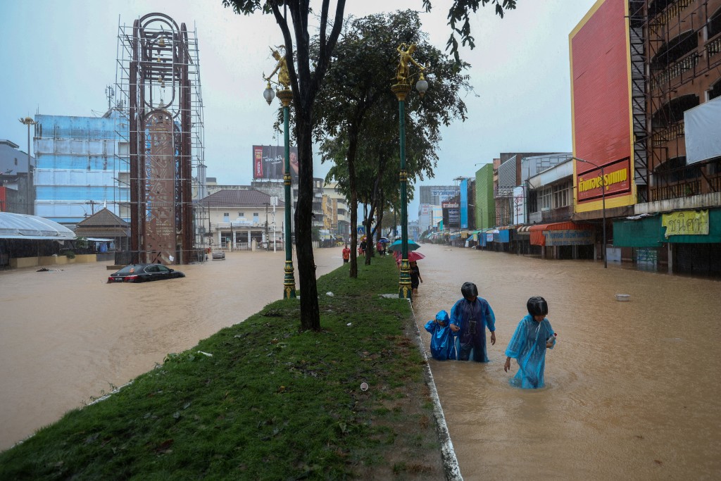泰国南部合艾（Hat Yai）淹水灾情相当严重。 路透社