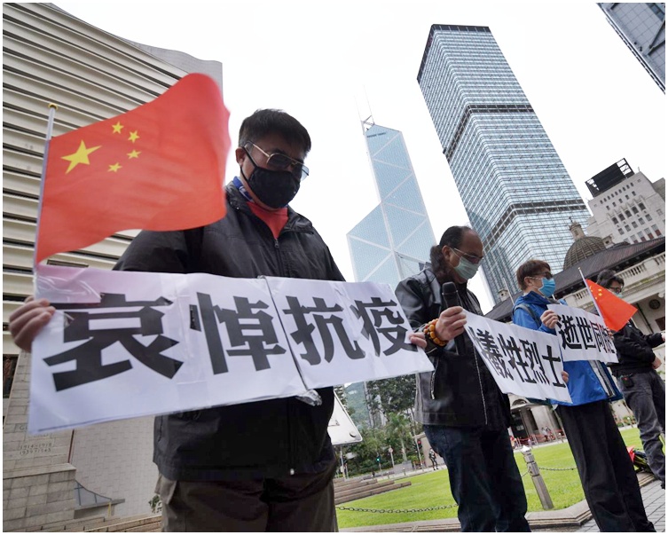 有市民到中環默哀悼念。