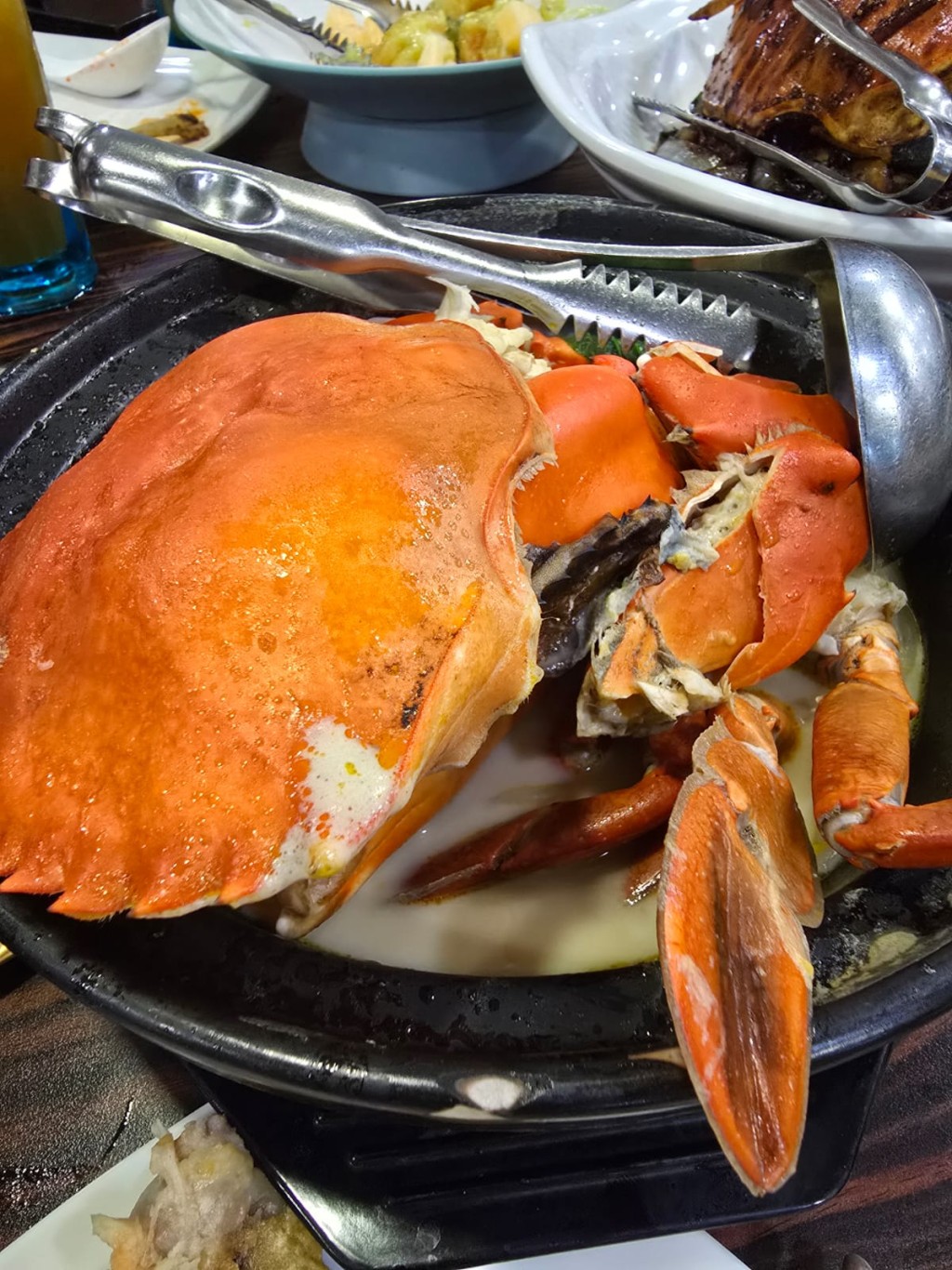 AL在新加坡演出後, 到當地的海鮮小館Kelly Jie Seafood食晚飯慶功。 AL在新加坡演出後, 到當地的海鮮小館Kelly Jie Seafood食晚飯慶功。