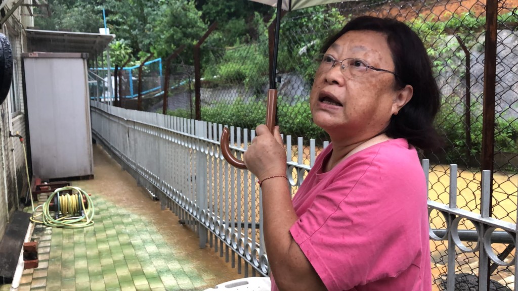 大埔赤泥坪村民:水浸未試過咁嚴重。