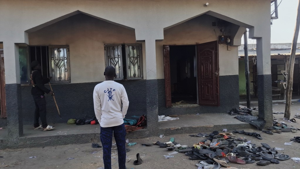 尼日利亞邁杜古里清真寺晚禱時段發生爆炸,多人死傷。 美聯社 尼日利亞邁杜古里清真寺晚禱時段發生爆炸,多人死傷。 美聯社