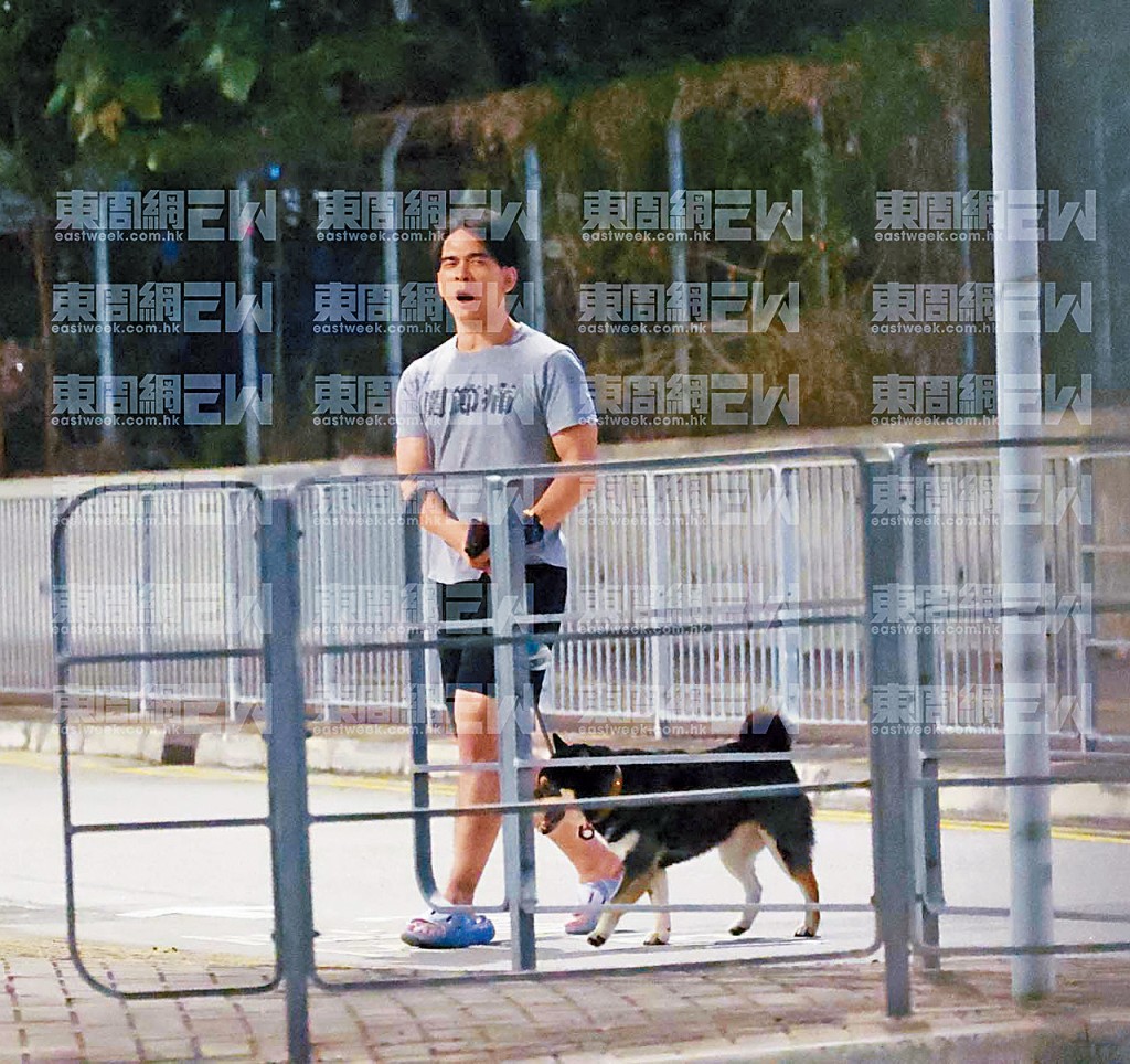 龐景峰生活落魄，蝸居在朋友的舊工廈單位，更要去公廁沖涼。