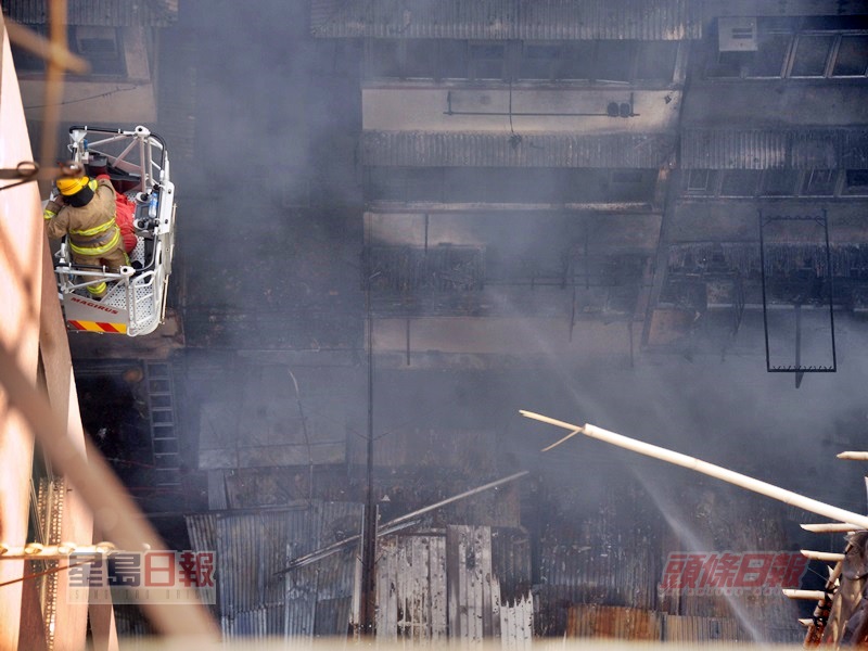 消防動員逾200人進行灌救和搜救。資料圖片