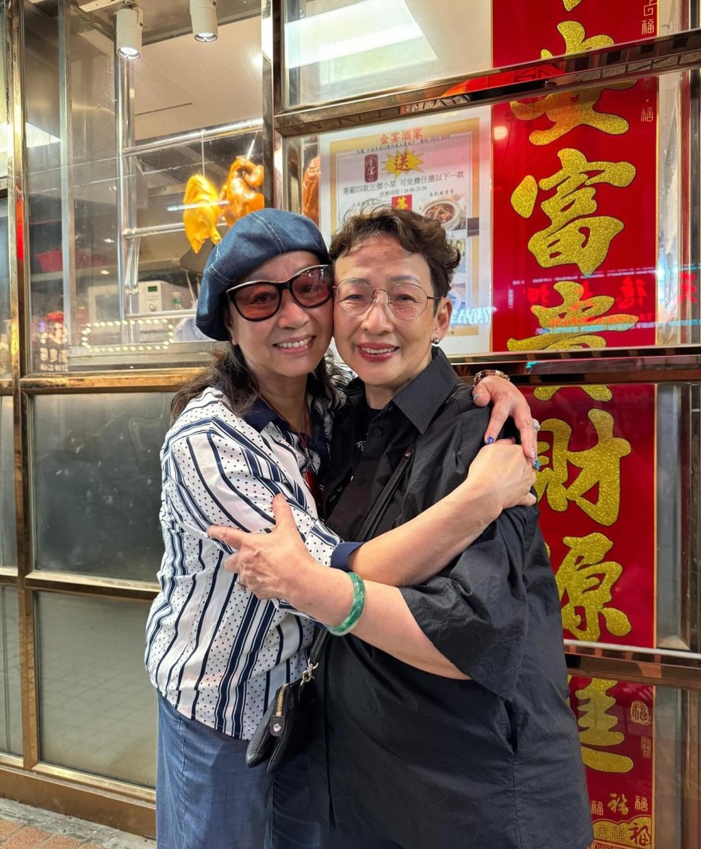 馮素波今日在IG分享與元秋的合照,見到對方甚有許冠傑的影子。 馮素波今日在IG分享與元秋的合照,見到對方甚有許冠傑的影子。