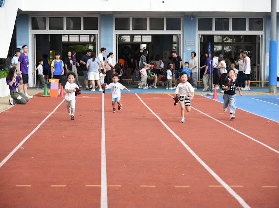 校方精心策划一系列超级挑战，糅合竞技与团队合作。（图片由学校提供）