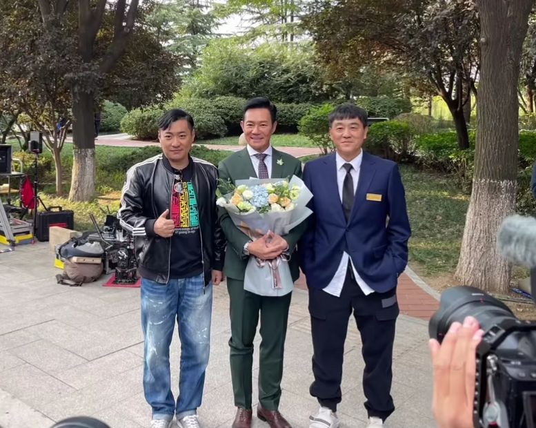 輝哥喺青島啱啱拍完一部作品。