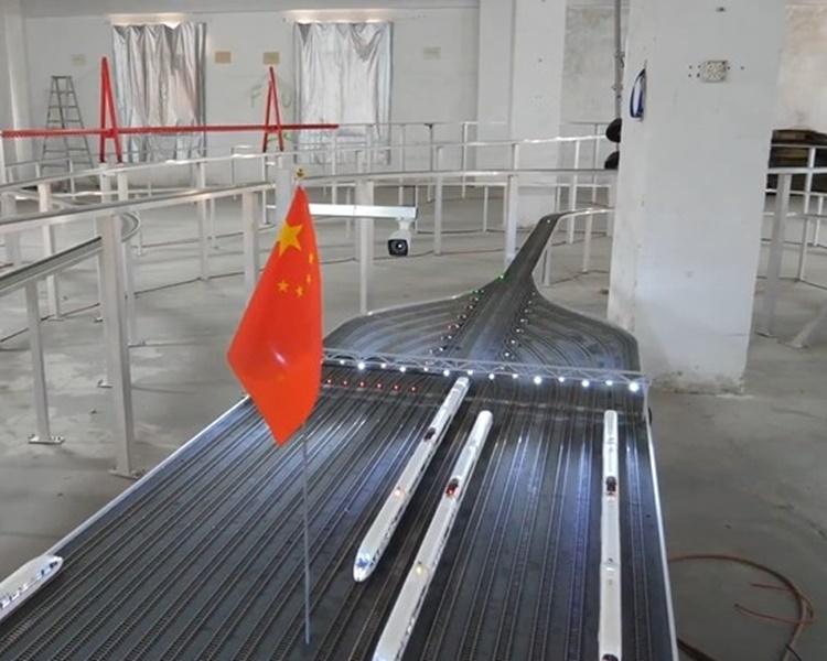 這套模型最多可容納20列高鐵列車。網圖