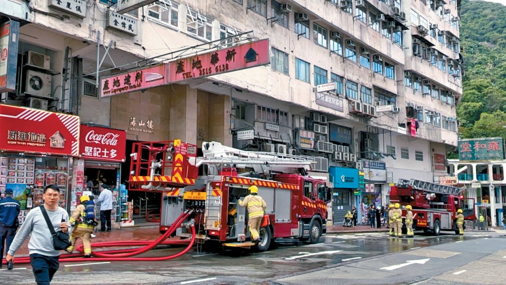 「怪獸大廈」海山樓起火後，消防迅速到場將火勢撲滅。