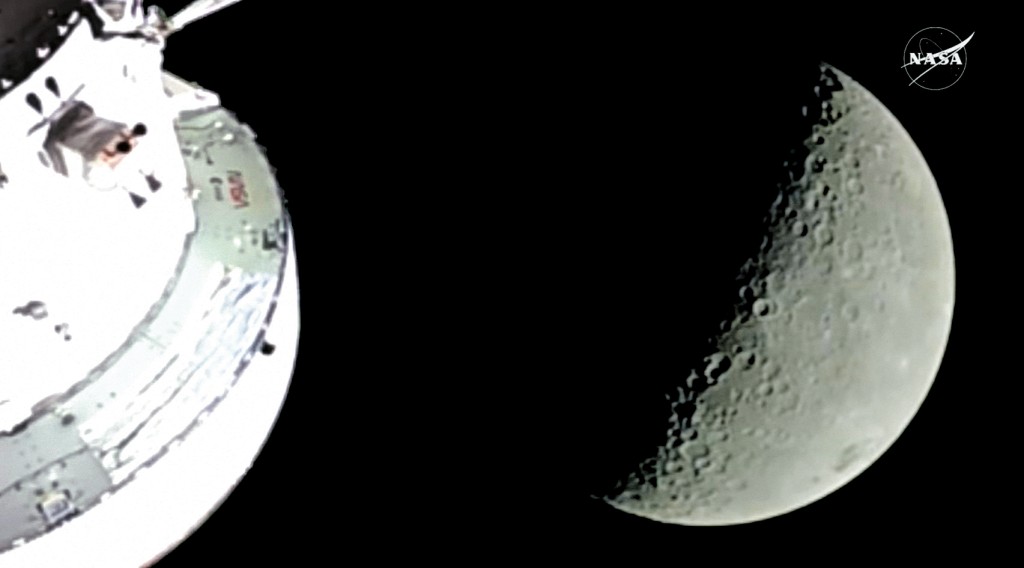 「獵戶座」飛船於周一逼近月球，太空人成為迄今為止距離地球最遠的人類。