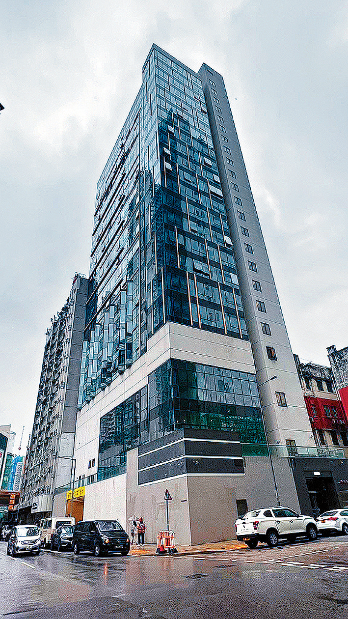 大角咀宏創方503室及1008室疑被人用作製造炸彈或儲存原料,案中被告何卓為和李嘉濱分別是兩個單位的租戶。