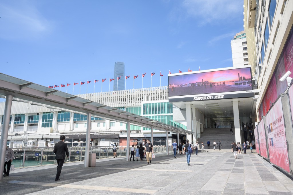 最佳觀賞位置：海港城海運大廈露天廣場