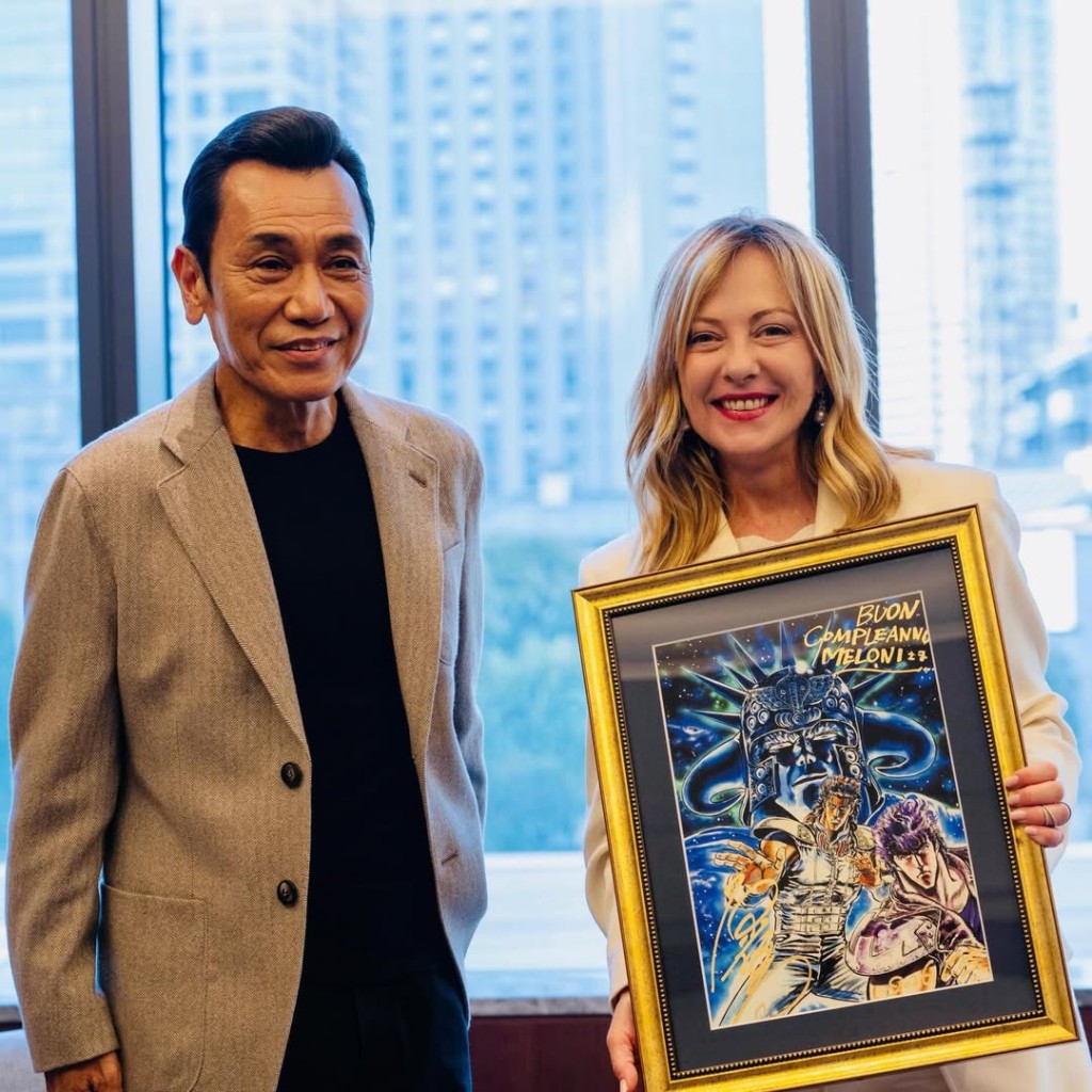 梅洛尼與《北斗之拳》作者原哲夫合照。IG@giorgiameloni