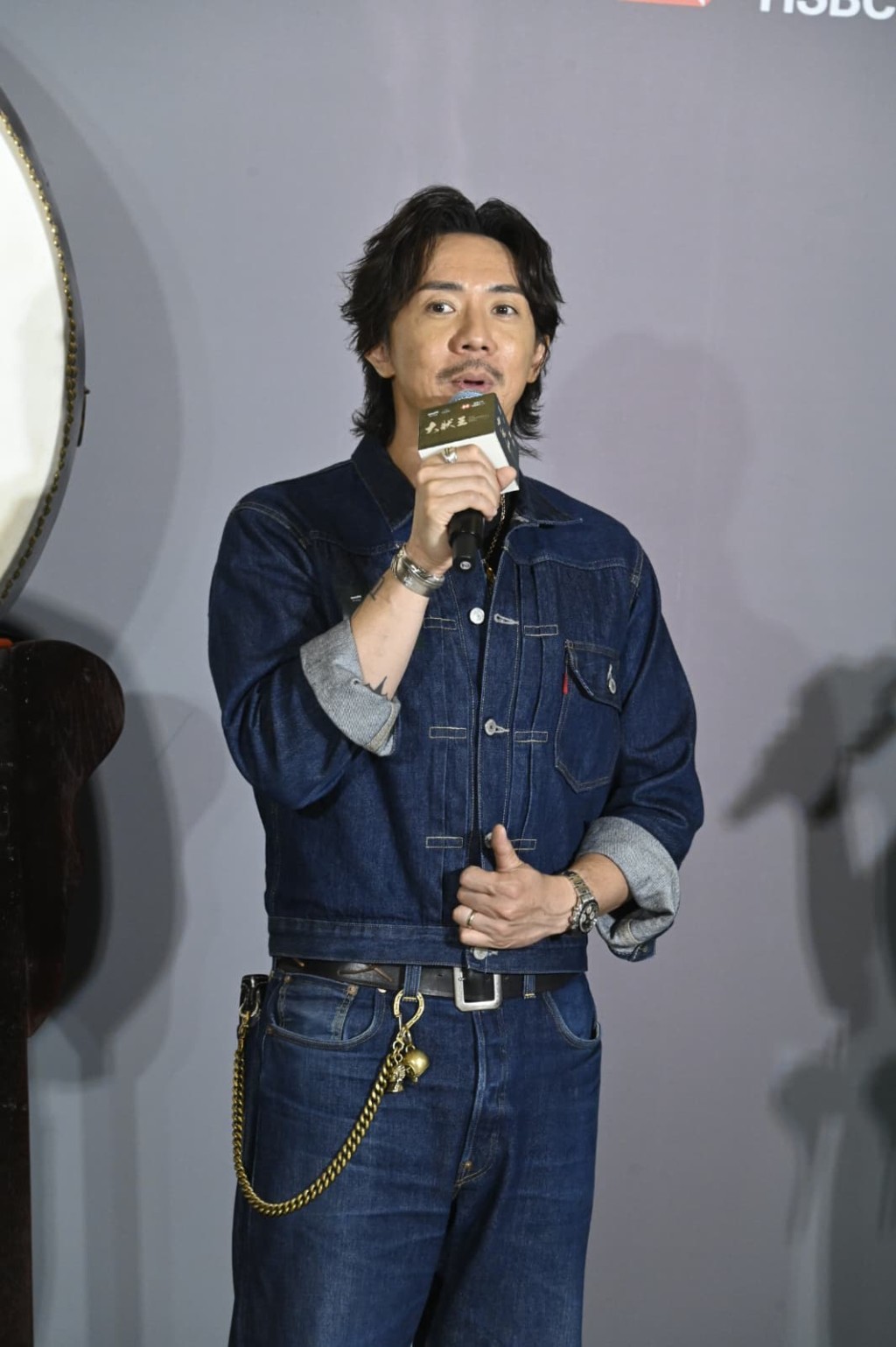 張繼聰唱《大狀王》代表歌曲《撒一場白米》。
