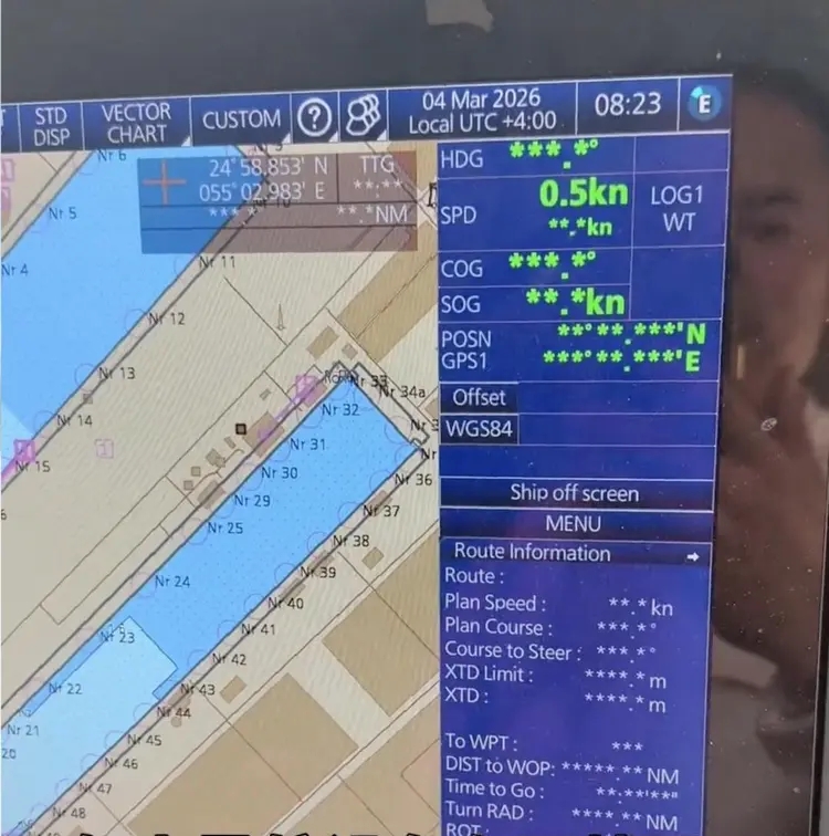 3月4日，彭先生船上的导航设备失灵。 封面新闻