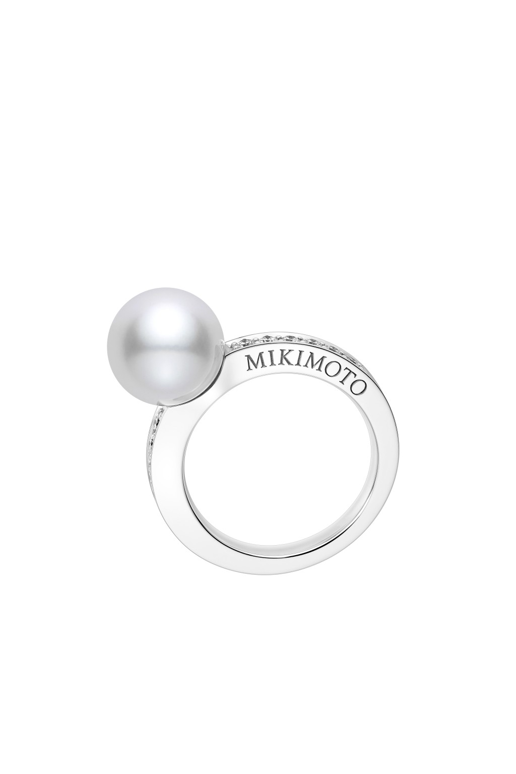 18K白金鑲配單顆日本Akoya珍珠指環。（Mikimoto）