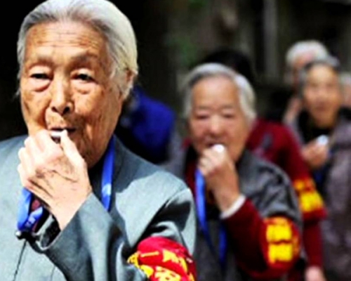朝陽警方周日(28日)邀請了約1300名「朝陽群眾」代表聚首一堂,向他們感恩致謝去年一整年的貢獻。 網上圖片