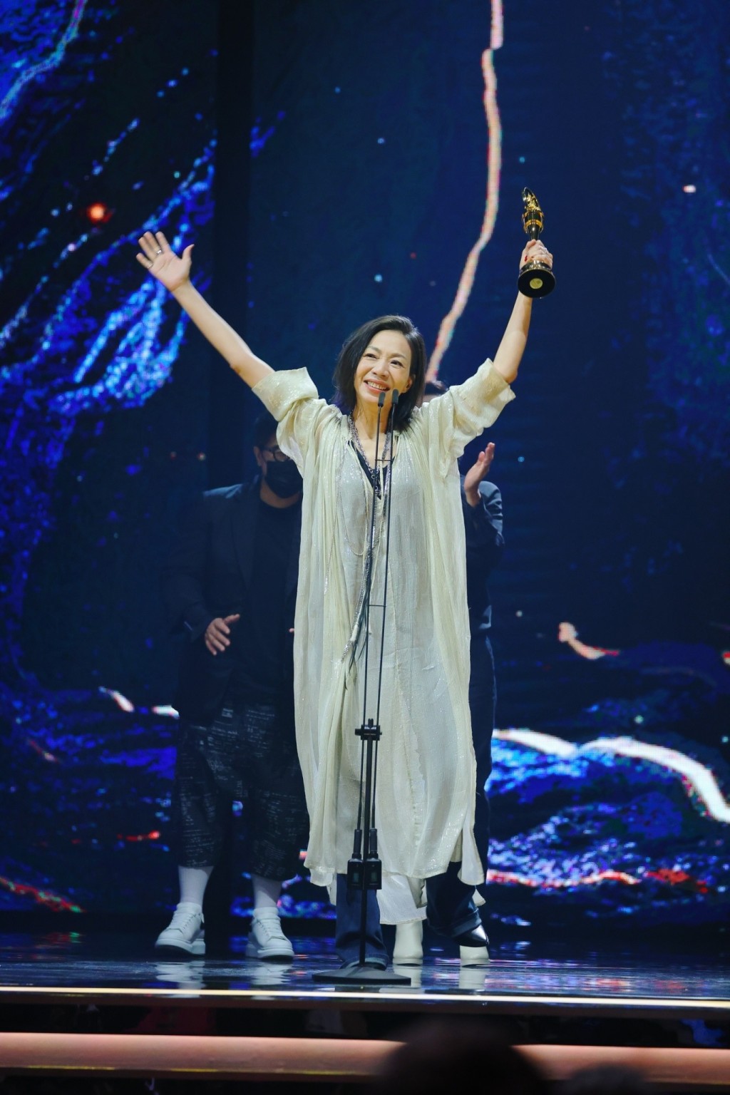萬芳開心得大嗌「媽媽」。
