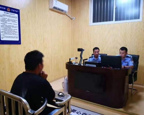 該男子因涉嫌尋釁滋事已被平邑警方依法刑事拘留。 網圖