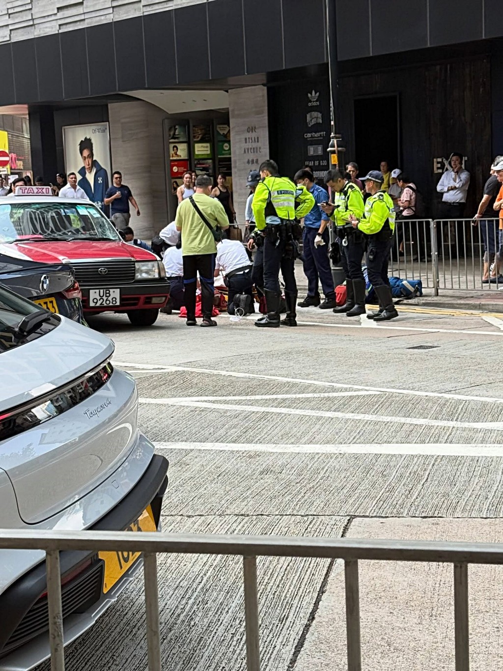 的士撞倒一名老翁。fb：馬路的事 (即時交通資訊台)