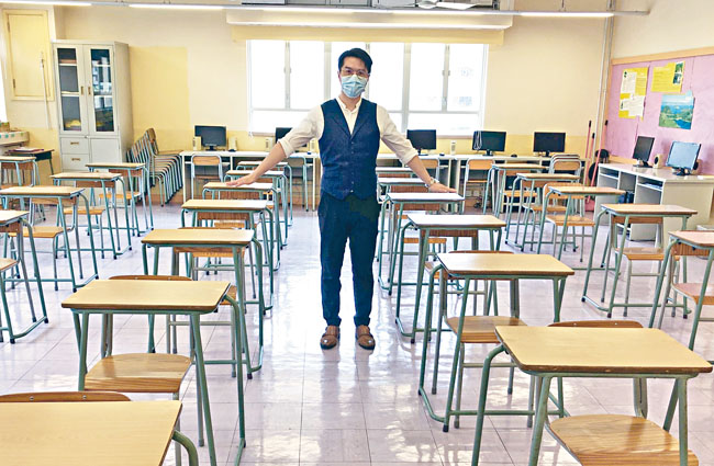 ■林達豪校長指,一般課室座位以「品」字型排列,而較大的特別室以「面對背」方式單行排列,以用盡空間並確保座位之間有至少一米距離。