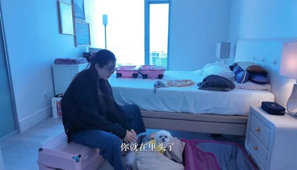 王祖賢出發前執行李,曝光睡房。 王祖賢出發前執行李,曝光睡房。