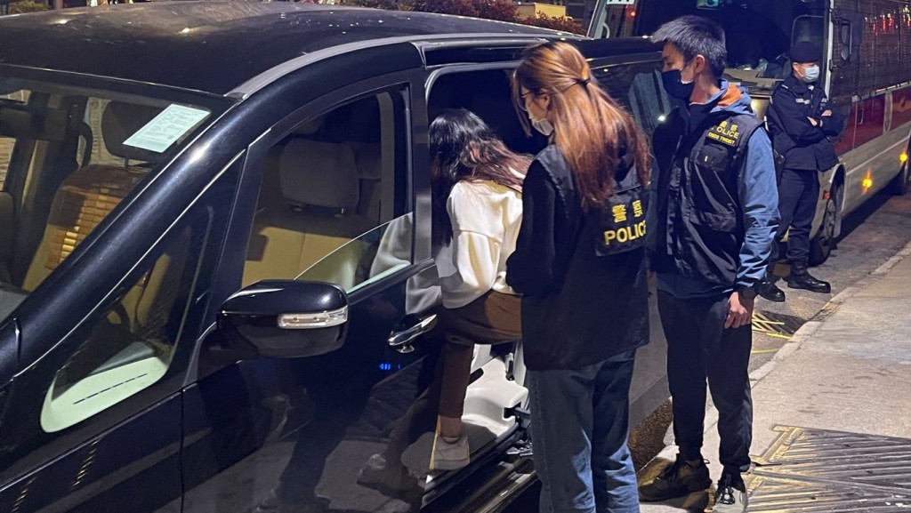 22歲女違規經營派對房被捕。警方圖片