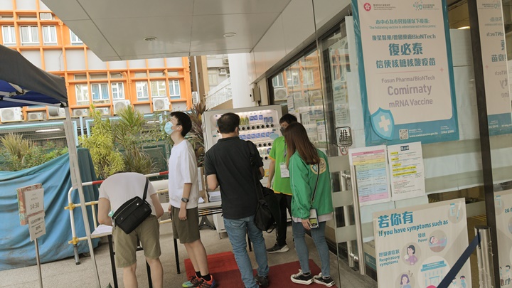本港2月錄得21宗新冠疫苗接種後異常個案。資料圖片