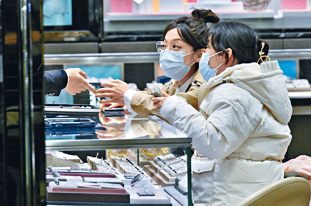 ■國際知名品牌及珠寶禮品等場所交易金額增幅逾10倍。 ■國際知名品牌及珠寶禮品等場所交易金額增幅逾10倍。