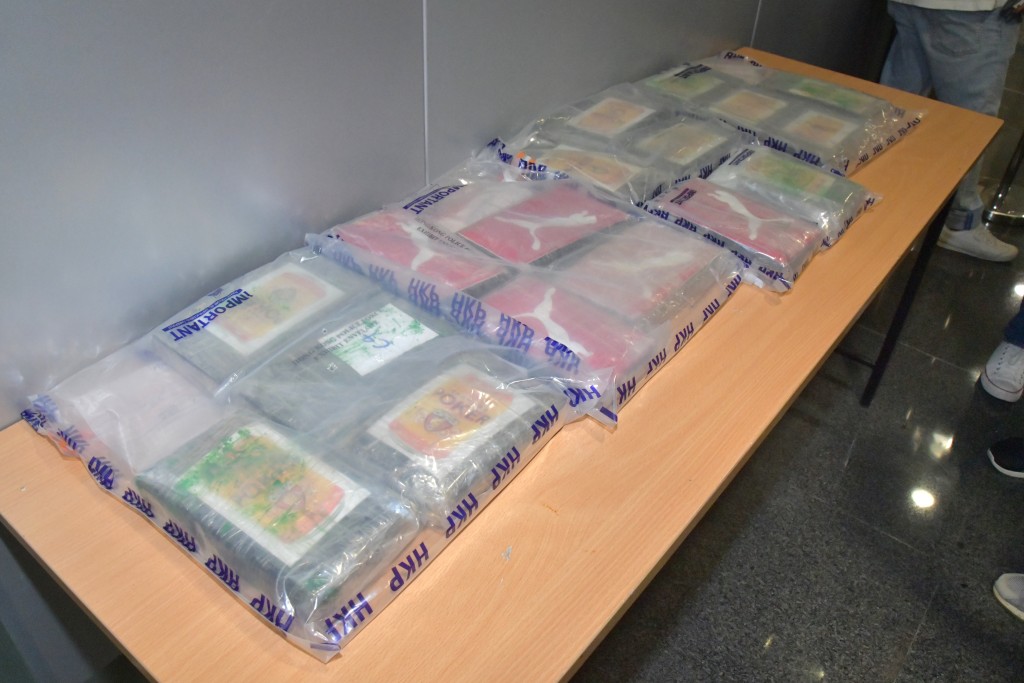 警方檢獲約17公斤懷疑可卡因，市值大約港幣1850萬元。
