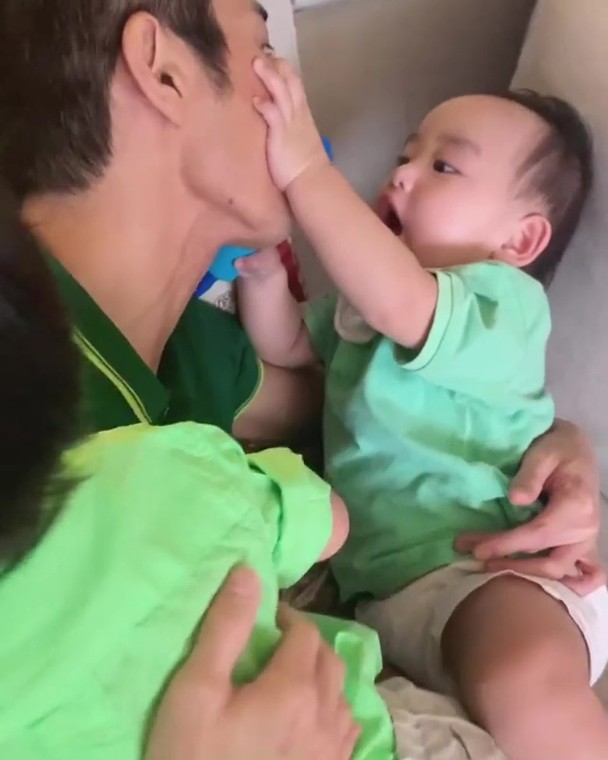 承亮都好唔畀面爸爸。