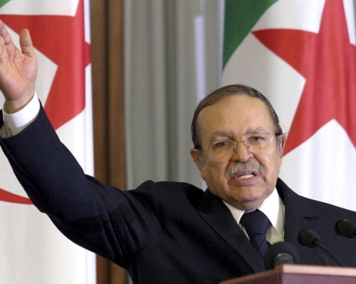 布特弗利卡八十年代曾在国外流亡。AP