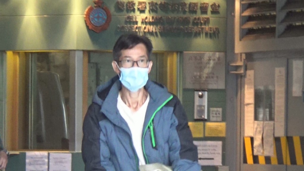 男被告郭偉賢離開法庭。