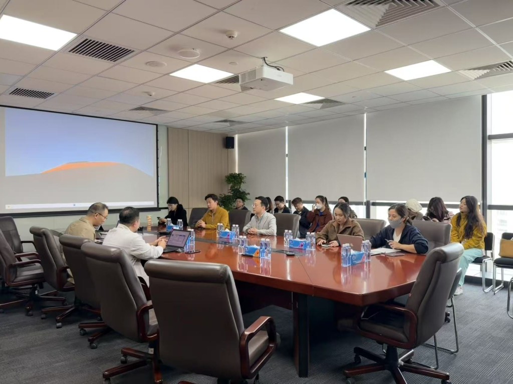 城大學生與前海未來城市科技企業代表展開熱烈討論，針對建築業數碼轉型出謀獻策。