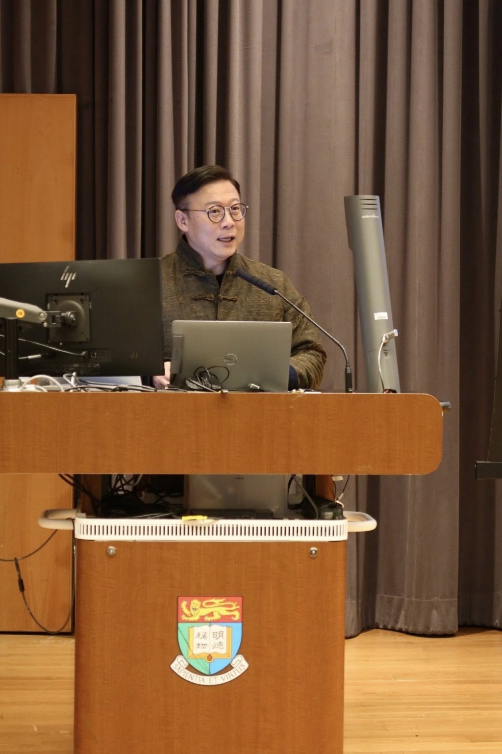 張國鈞指讀到《晚清官場鏡像：杜鳳治日記研究》，讓他如《尋秦記》主角般穿越時空，認識到杜鳳治這位縣官，了解更多晚清的史實。張國鈞fb