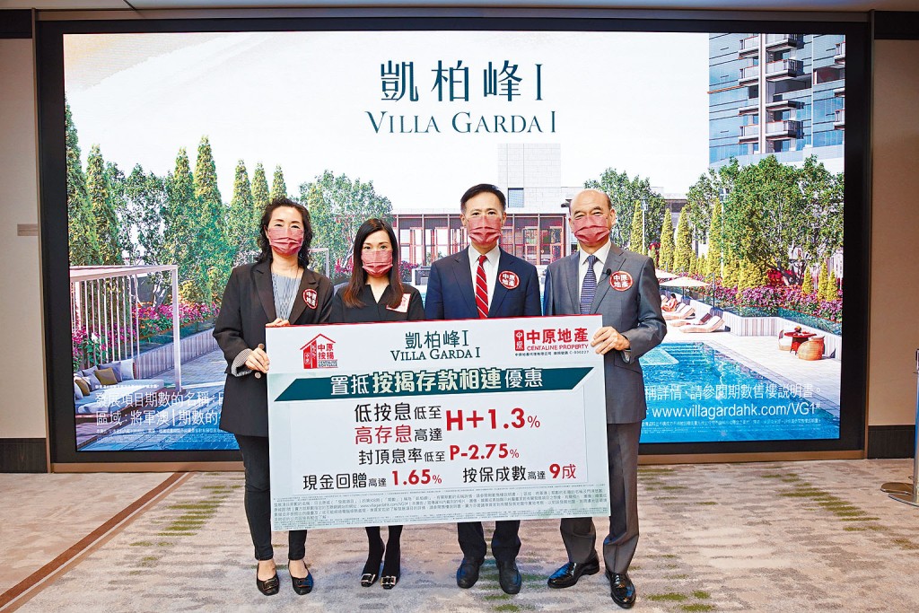 信和田兆源（右二）表示，凱柏峰Ⅰ次輪銷售投資者佔比上升。