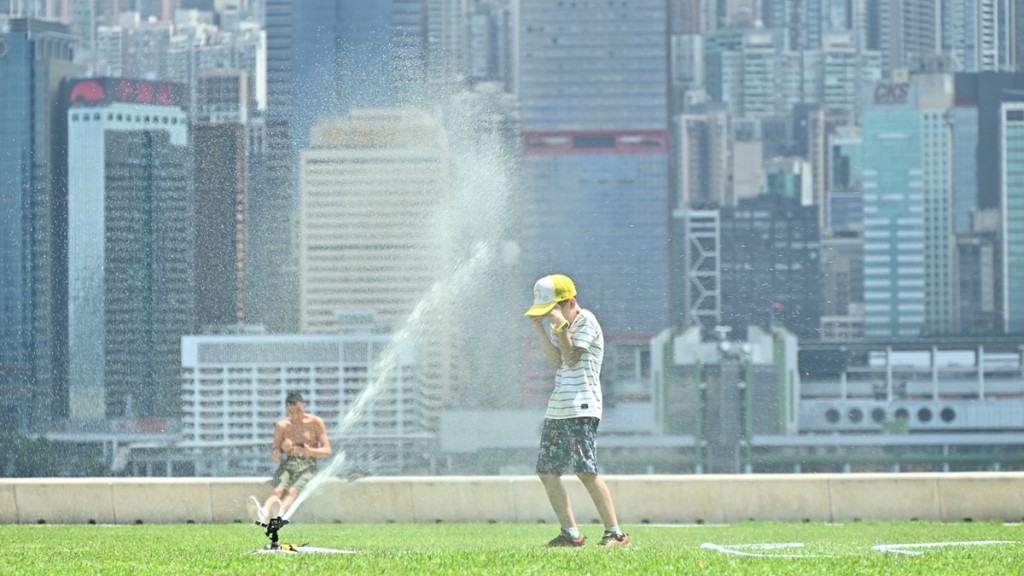天文台今日下午錄最高32.3度。黃頌偉攝