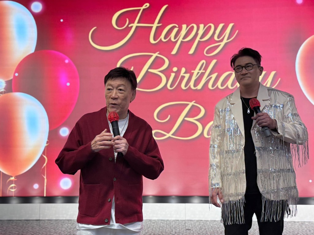 陳欣健上台炒熱氣氛。 陳欣健上台炒熱氣氛。
