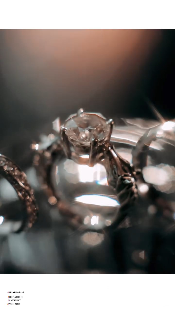 蒋嘉琦的戒指好大粒钻。