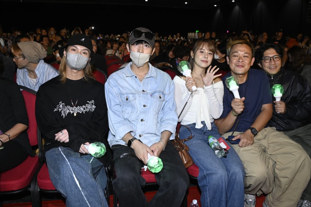 梁祖堯(右二)等人到場支持欣賞。 梁祖堯(右二)等人到場支持欣賞。